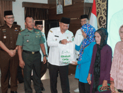 Beri Keteladanan ke ASN Pj Bupati Mujiyat Serahkan Tunjangan Jabatan ke Baznas Batola