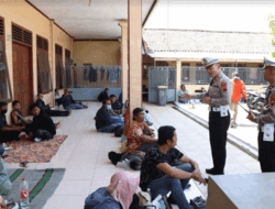 Mampir di Cek Poin Brebes, Dapat Pijat Gratis, Bingkisan dan Dikawal Sampai Perbatasan Tegal