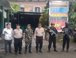 Sinergitas Polri dan TNI Berikan Pengamanan Jumat Agung  di Kota Malang