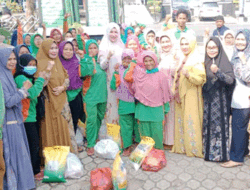 Pahlawan Kebersihan Jelang Lebaran 2023 Terima Sembako dari Wabup Lampung Utara