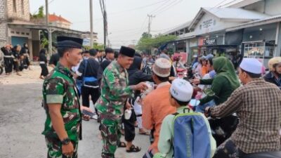Berbagi di Bulan Ramadhan, Koramil 0812/22 beserta Forkopimcam Glagah, Lamongan