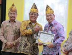 Pj Bupati Batola Terima Penghargaan Kinerja Terbaik Kluster Pangan Sehat