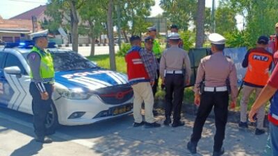 Kasatlantas Polres Brebes Cek Pos Pengamanan Ops Ketupat Candi 2023 di Exit Tol Brebes Barat