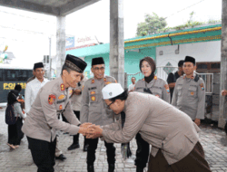 Safari Ramadhan Polres Batu Berikan Santunan di Ponpes Darus Sholihin
