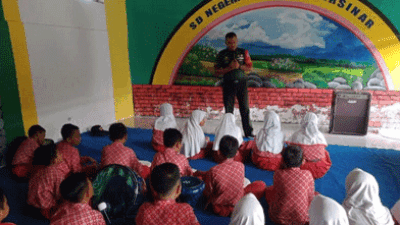 Babinsa Koramil 0812/07 Bluluk Tumbuhkan Jiwa Nasionalisme dan Berikan Wawasan Kebangsaan