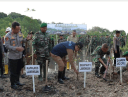 Kodim 0812/Lamongan Tanam Mangrove Serentak dan Vidcon Tersebar di Seluruh Indonesia