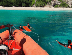 Terhantam Ombak, WNA Mesir Alami Cedera di Pantai Kelingking, Nusa Penida