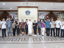 Wujud Perhatian dan Sumbangsih, Sekda Badung Serahkan Lagi Santunan Pensiun Anggota Korpri