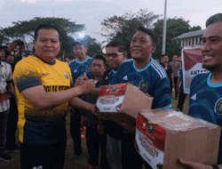 Tanding Sepakbola Persahabatan Polda Sulsel vs Jurnalis, Meriahkan Hari Bhayangkara ke -77