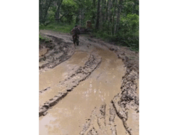 Mengeluh Jalan Rusak Parah, Warga Kecamatan Bontocani, Kabupaten Bone, Sulawesi Selatan