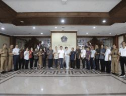 Sekda Badung Serahkan Santunan Pensiunan ASN dan Pimpin Rapat Pengurus KORPRI