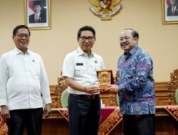 Sekda Adi Arnawa Buka Acara Edukasi Publik Komisi Yudisial di Badung