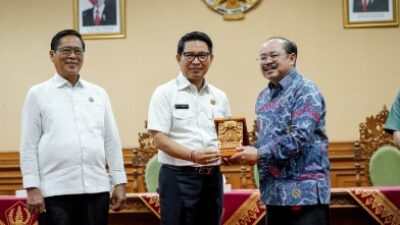Sekda Adi Arnawa Buka Acara Edukasi Publik Komisi Yudisial di Badung