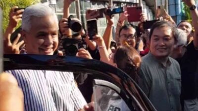 Ganjar Pranowo Tumpangi Mobil Bersejarah Milik Fatmawati Soekarno ke Lokasi Acara Gen Z di Bali
