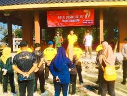 Jalin Silaturahmi, Babinsa 0812/01 Kota Lamongan Laksanakan Kerja Bhakti Bersama Warga