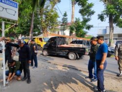 Tim Gabungan Dipimpin Sekdakab Jombang Bersihkan Reklame Ilegal