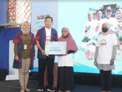 Peduli Pelaku UMKM, Bupati Lamongan Serahkan 1.000 NIB Legalitas Pendukung Produksi