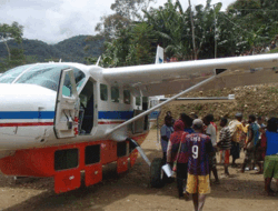 Maskapai Penerbangan AMA Sentani Melayani Masyarakat di Pedalaman Papua