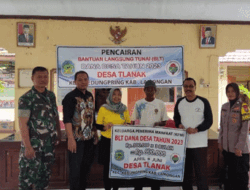 Sinergitas Babinsa dan Bhabinkamtibmas Tlanak Dampingi Penyaluran BLT-DD