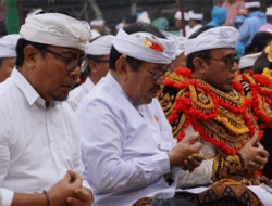 Wagub Bali Cok Ace Apresiasi Bhakti Penganyar Kota Denpasar di Pura Mandara Giri Semeru Agung