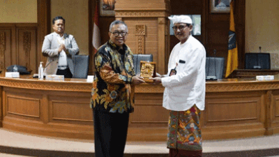 Asisten Cokorda Raka Darmawan Menerima Kunja Pemerintah Kabupaten Sukabumi