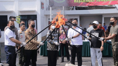 Pemkab dan Kejari Lampung Utara Musnahkan Barang Bukti Tindak Pidana