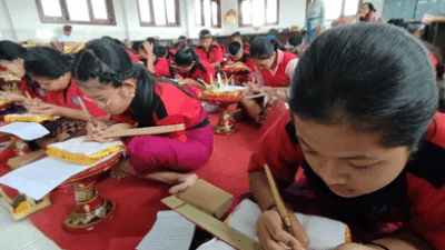 Lestarikan Nilai Budaya Bali, Dinas Kebudayaan Badung Gelar Pelatihan Nyurat Lontar