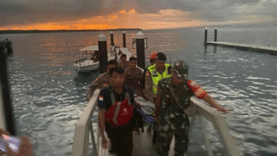 Dihantam Ombak, WNA Asal Inggris Alami Cedera Kaki di Pantai Kelingking, Nusa Penida