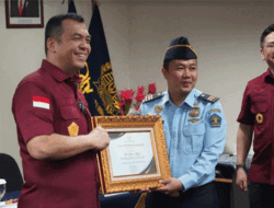 Ringkus Buronan Interpol Asal Kanada, 16 Petugas Imigrasi di Bali Terima Penghargaan Dirjen Imigrasi