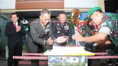 HUT Bhayangkara ke 77, Surprise dari Dandim 0812/Lamongan buat Kapolres AKBP Yakhob Silvana Delareskha