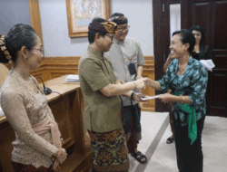 Serahkan Santunan Tali Kasih bagi Pensiunan PNS, Sekda Badung Sampaikan Sejumlah Pesan