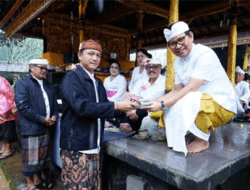 Penganyaran Pemkab Badung ke Pura Mandhara Giri Semeru Agung Lumajang