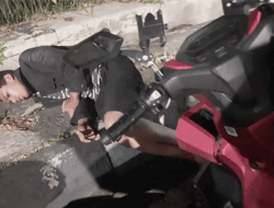 Alami Patah Kaki Kiri, Seorang Pengamen Ditabrak Sepeda Motor Matic dengan Kecepatan Tinggi