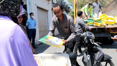 Pemkot Surabaya Pastikan Stok Beras Aman Melalui Operasi Pasar