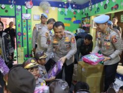 Kadiv Propam Salurkan Bantuan Kapolri ke TK Bumi Damai Indonesia di Gunung Kidul