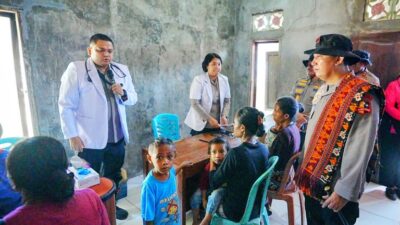 Kapolri Sigit Gelar Bakti Sosial untuk Warga Palue NTT