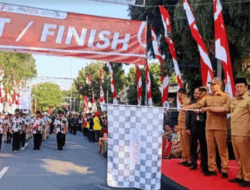 Bupati Bersama Forkopimda Lamongan Melepas Peserta Gerak Jalan Peringati HUT ke 78 RI