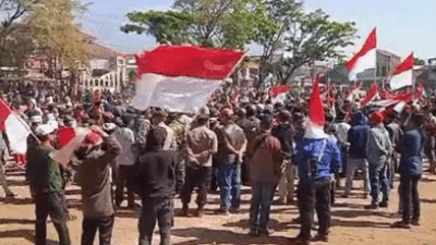 Ratusan Pedagang Pernik Agustusan Demo di Alun-alun Leles, Garut