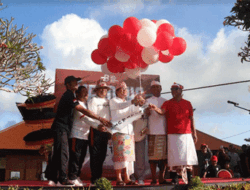 Sekda Badung Adi Arnawa Launching dan Buka Lomba Senam Maskot Kutuh