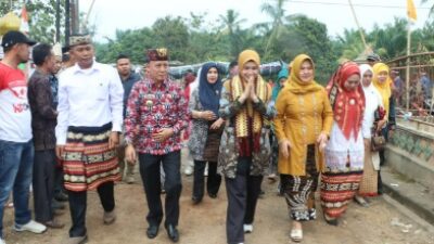 Wakil Ketua Tim Penggerak PKK Lampura Hadiri Karnaval di Kecamatan Sungkai Tengah
