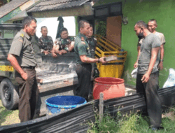 Kodim 0812/Lamongan Olah Sampah Plastik Jadi Paving Block
