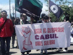 Aliansi Mahasiswa Sulbar Demo di Kantor Gubernur, Ini Tujuh Seruan Massa Aksi