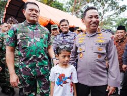 Kapolri dan Panglima TNI Kompak di Acara Bakti Sosial Tasikmalaya
