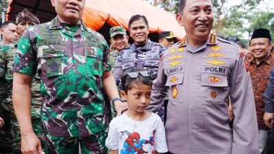 Kapolri dan Panglima TNI Kompak di Acara Bakti Sosial Tasikmalaya