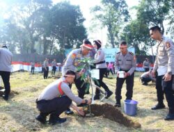 Aksi Polri Tanam 21 Juta Pohon Raih Dua Penghargaan MURI