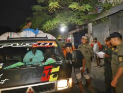 Satpol PP Surabaya Tertibkan PKL Trotoar dan Badan Jalan Keputran