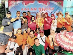 Heboh Jalan Sehat Warga RW VI Demak Timur Bersama Wali Kota Surabaya