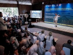 Menparekraf Serahkan Bantuan DPUP bagi Tiga Desa Wisata Banten