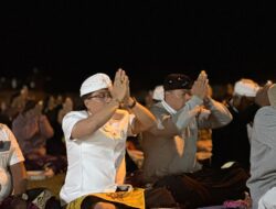 Bupati Giri Prasta Sembahyang Bersama di Pura Dalem Desa Adat Tiyingan