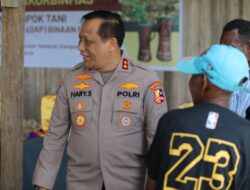 Polri Bersama FKDB Tanam dan Panen Jagung di Keerom